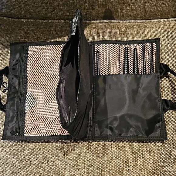 Mary Kay makeup brushes and makeup bag - Picture 4 of 6